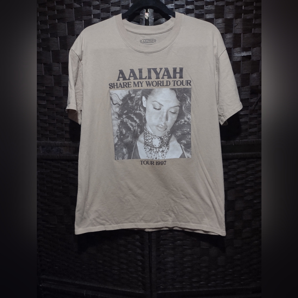 Aaliyah "Share My World Tour" 1997 Beige t-shirt Size L